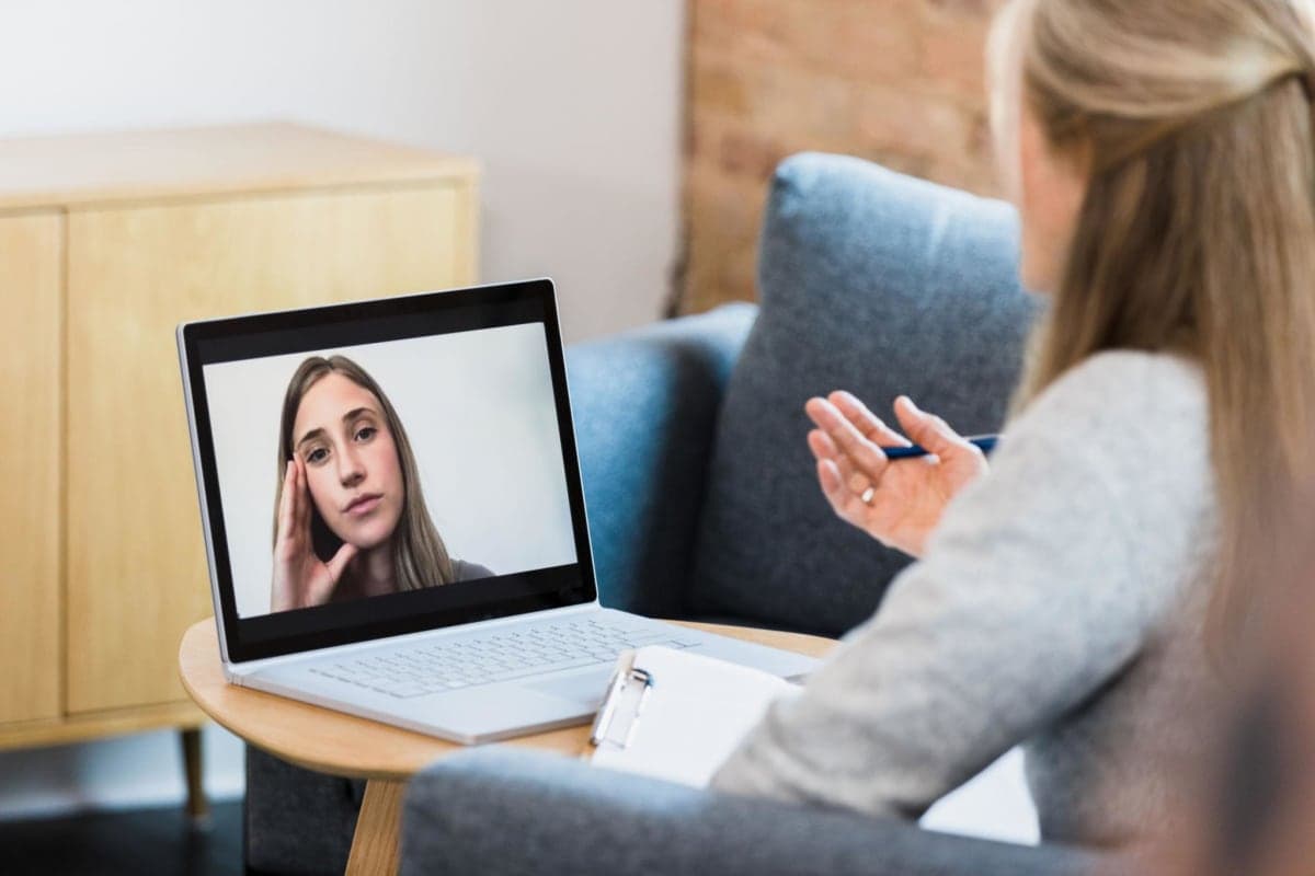 10 Signs You Should Talk to a Therapist